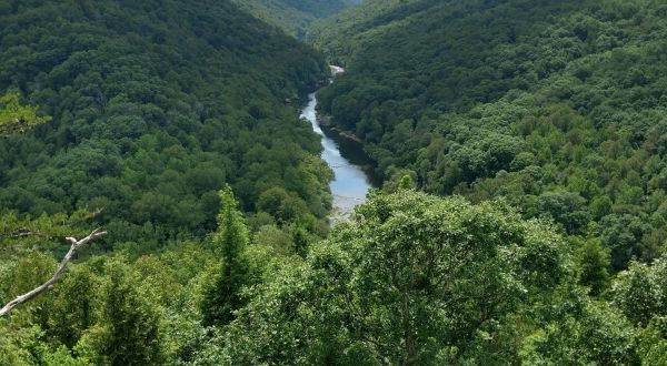 The Quick And Easy Hike To Bear Creek Overlook Leads To Sweeping Views Of The Beauty Of Kentucky