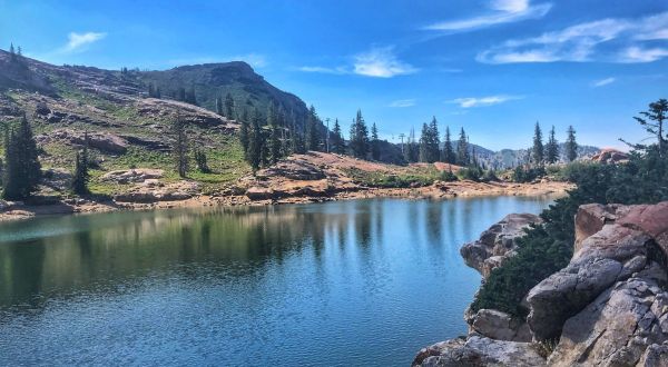 This Easy Hike In Utah Is Less Than Two Miles And Takes You To A Gorgeous Lake