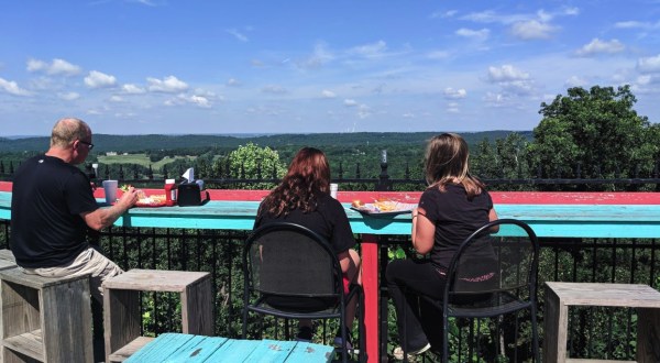The Alabama Burger Joint With The Most Magnificent View