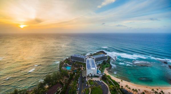 Check Into Aloha At This Dreamy Oceanfront Resort In Hawaii