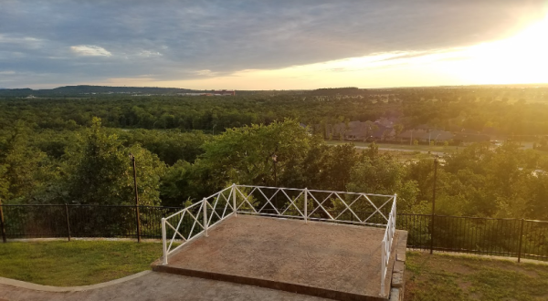 Not Many Arkansans Know About This Secret Overlook With The Most Awe-Inspiring Views