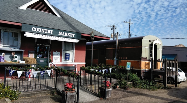 The Ponchatoula Country Market Used To Be A Train Depot And It’s Filled Will Endless Treasures