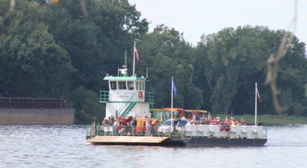 Most People Haven’t Heard Of The Historic $4 Cassville Ferry In Iowa