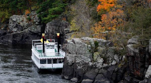 Take A Fall Colors Cruise In Minnesota For A Beautiful And Scenic Autumn Adventure