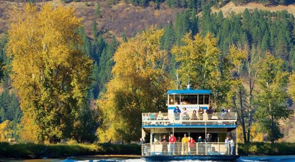 Take A Fall Colors Cruise In Idaho For A Beautiful And Scenic Autumn Adventure