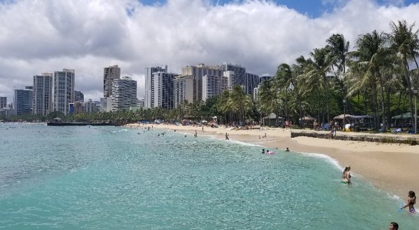 Snorkelers And Bodyboarders Flock To The Unbeatable Queen’s Beach In Hawaii