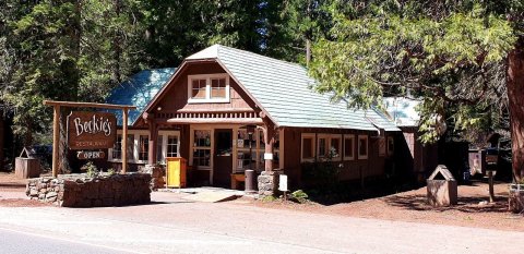 Enjoy Delicious Pie At Beckie's Cafe, A Quaint Little Spot Right On Oregon's Rogue River