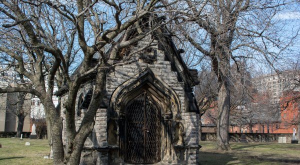Erie Street Cemetery Is One Of Cleveland’s Spookiest Cemeteries