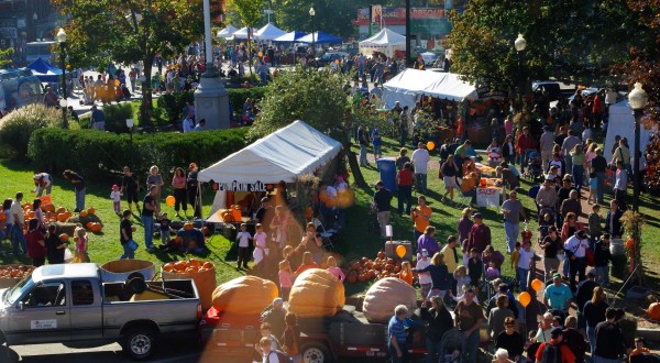 Milford Is A Quirky New Hampshire Town That Transforms Into A Pumpkin Wonderland Every Fall