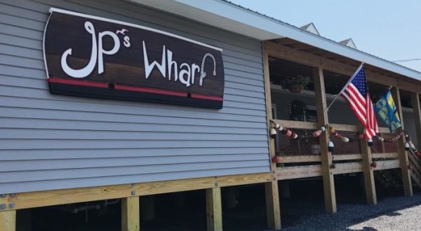 Get Your Fill Of Locally Caught Oysters At JP’s Wharf In Delaware