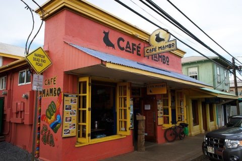 Indulge In Eclectic Eats At Hawaii's Extra Eccentric Cafe Mambo