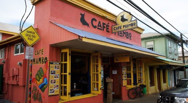 Indulge In Eclectic Eats At Hawaii’s Extra Eccentric Cafe Mambo
