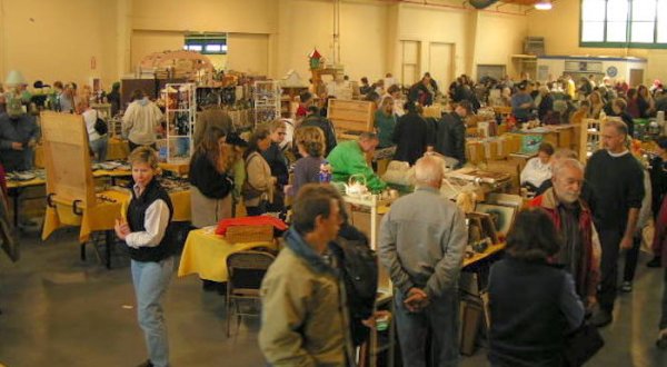 You Could Spend Hours At Picc-A-Dilly, An Awesome Flea Market In Oregon