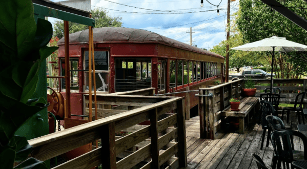This Restaurant Near New Orleans Used To Be A Train Depot And You’ll Want To Visit