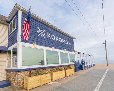 A Beachfront Eatery In Connecticut, Kokomo’s Restaurant Is A Magical Place To Eat