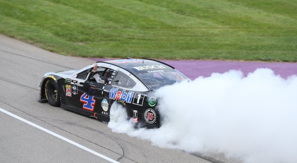 Have A True NASCAR Racing Experience At The Kansas Speedway