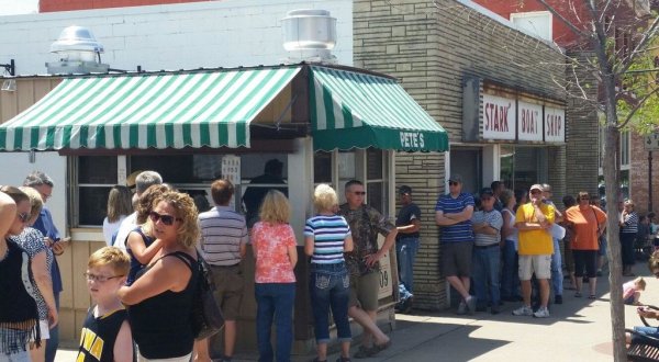 There’s Nearly Always A Line At Pete’s Hamburger Stand In Wisconsin