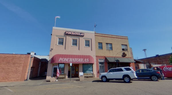 You Can Dine In A Former Fire Station At Ponchatoulas Restaurant In Louisiana
