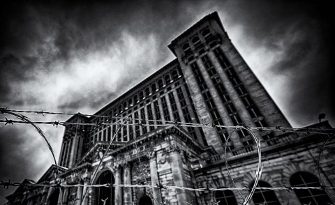 Dive Into The Dark Side Of Michigan's History During The Eerie Haunted Detroit Tour