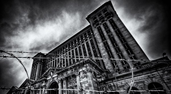 Dive Into The Dark Side Of Michigan’s History During The Eerie Haunted Detroit Tour