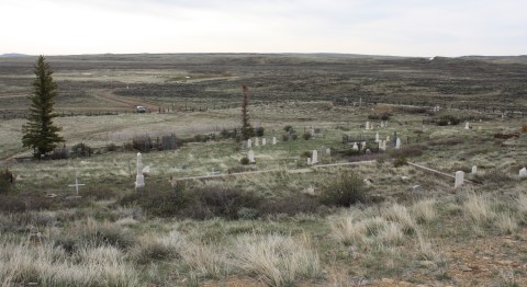 Carbon Cemetery Is One Of Wyoming's Spookiest Cemeteries