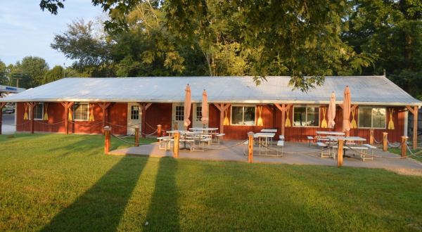 Enjoy Indiana’s Most Magnificent Views Of The Ohio River At Smackwater Cove, A Small Town Family Diner