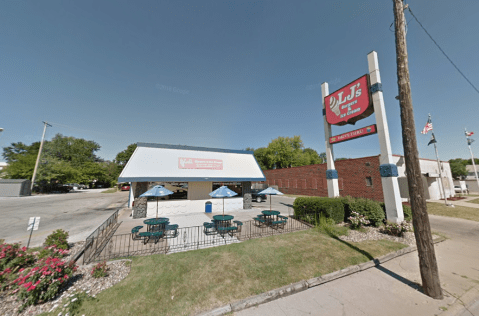 Visit LJ's Burgers And Ice Cream, The Retro Burger Joint In Iowa That’s Been Around Since 1972