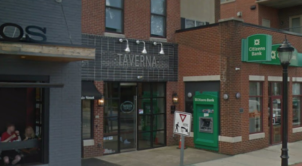 Your Tastebuds Will Thank You For Treating Them To Coal-Fired Pizza At Taverna In Delaware