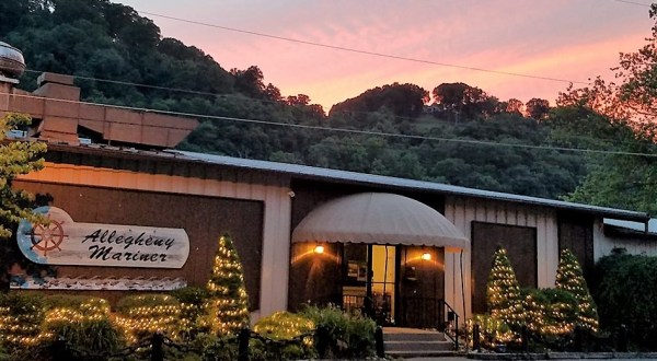 Dine Right On The Allegheny River At The Beautiful Allegheny Mariner Restaurant Near Pittsburgh