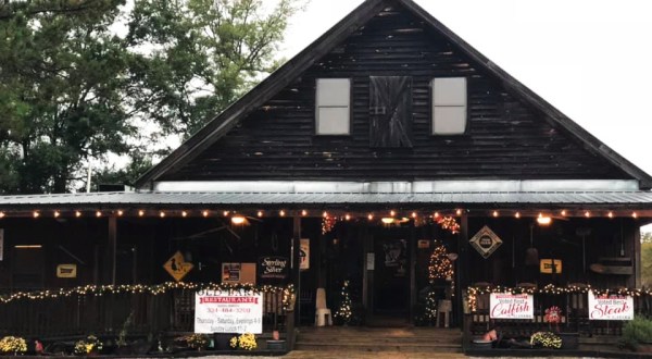 Alabama’s The Old Barn Restaurant Is A Delicious Steakhouse Hiding In A Former Barn