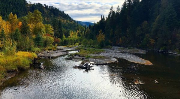 The Sullivan Lake Trail Is The Most Underrated Fall Hike in Washington
