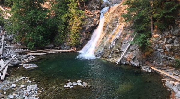 Visit American Falls, Idahos’s Beautiful Emerald Waterfall
