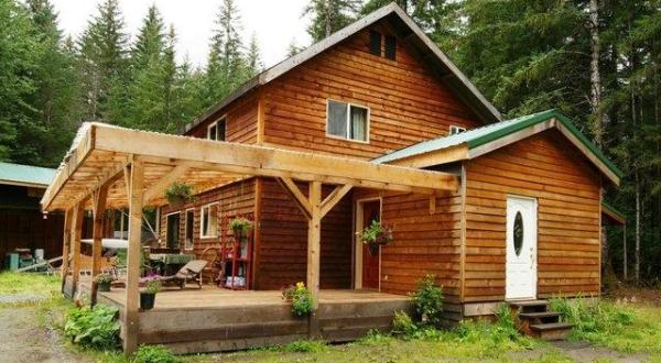 Stay At The Cozy Wild Alaska Inn That Overlooks Glacier Bay National Park