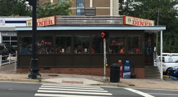 Treat Yourself To Breakfast At Any Hour When You Visit Bob & Edith’s, A 24-Hour Diner In Virginia