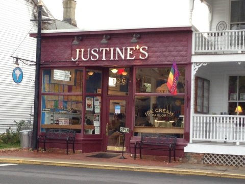 Only A True Ice Cream Lover Can Complete The Titanic Challenge At Justine's Ice Cream Parlour In Maryland
