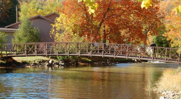 8 Autumn Hiking Spots In Georgia That Will Level Up Your Fall Experience