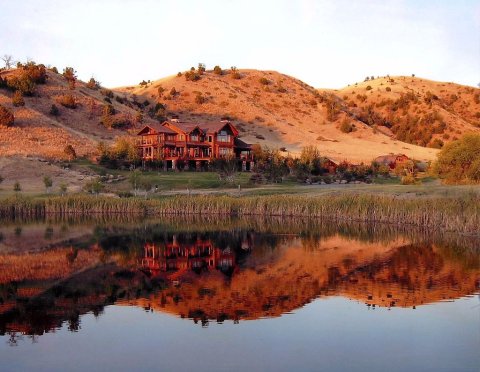 Grey Cliffs Ranch In Montana Is An Elegant Escape Into Nature