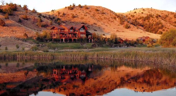 Grey Cliffs Ranch In Montana Is An Elegant Escape Into Nature