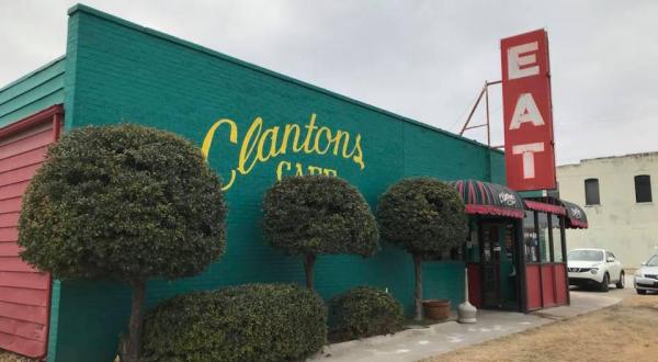 The Famous Chicken Fried Steak At Clanton’s Cafe In Oklahoma Is From An 80-Year-Old Recipe