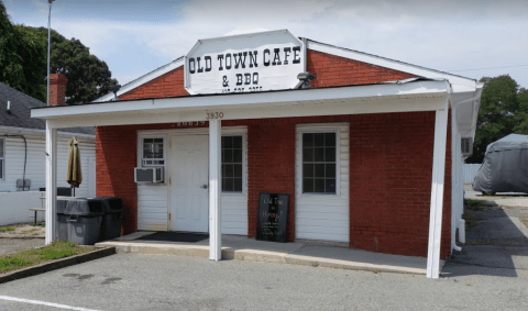 BBQ Fans Will Love Old Town Cafe & BBQ, A Teeny Eatery In Maryland