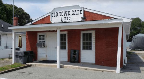 BBQ Fans Will Love Old Town Cafe & BBQ, A Teeny Eatery In Maryland