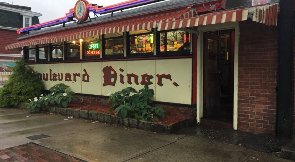 Visit Boulevard Diner, The Burger Joint In Massachusetts That’s Been Around Since 1936