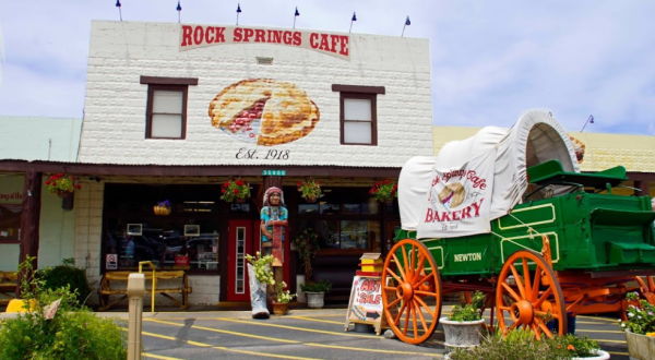 Visit Rock Springs Cafe, The Small Town Burger Joint In Arizona That’s Been Around Since 1918