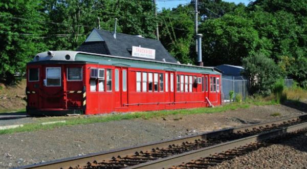 Eat Pizza In A Converted Subway Car At Trackside Pizza In Connecticut