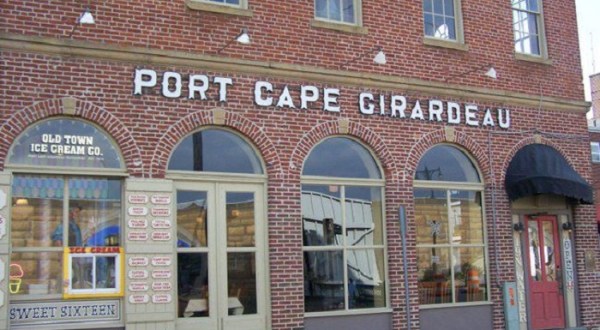 Sip Wine And Mingle With Ghosts At Port Cape Girardeau Restaurant & Lounge, A Haunted Bar In Missouri