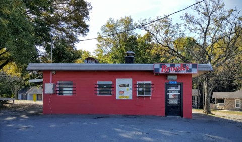 Brook's Sandwich House Has Been Slinging Delicious Old-Fashioned Burgers In North Carolina Since 1973