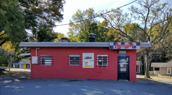 Brook’s Sandwich House Has Been Slinging Delicious Old-Fashioned Burgers In North Carolina Since 1973