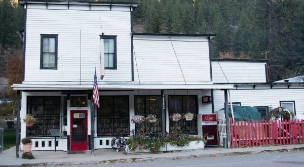 The Largest Discount Bookstore In Montana Has More Than 100,000 Books