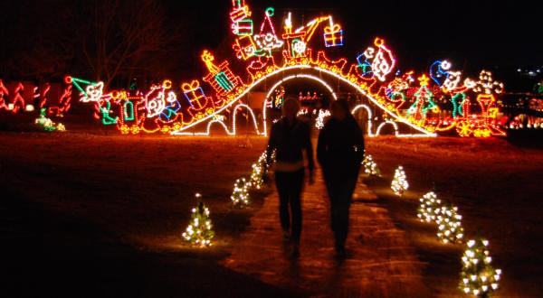 Take A Dreamy Ride Through The Largest Drive-Thru Light Show In Oklahoma, Christmas In The Park