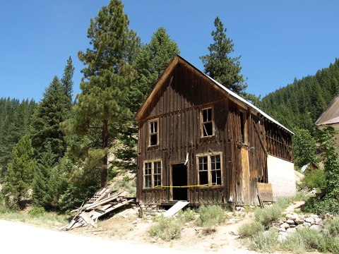 Rocky Bar Is An Idaho Ghost Town That’s Perfect For An Autumn Day Trip